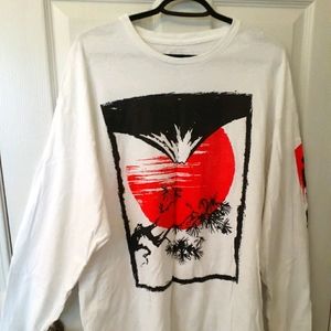 Long sleeve graphic tee